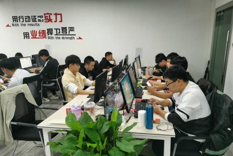 侯文政,公司经营范围包括:验光设备,电子产品,计算机软硬件